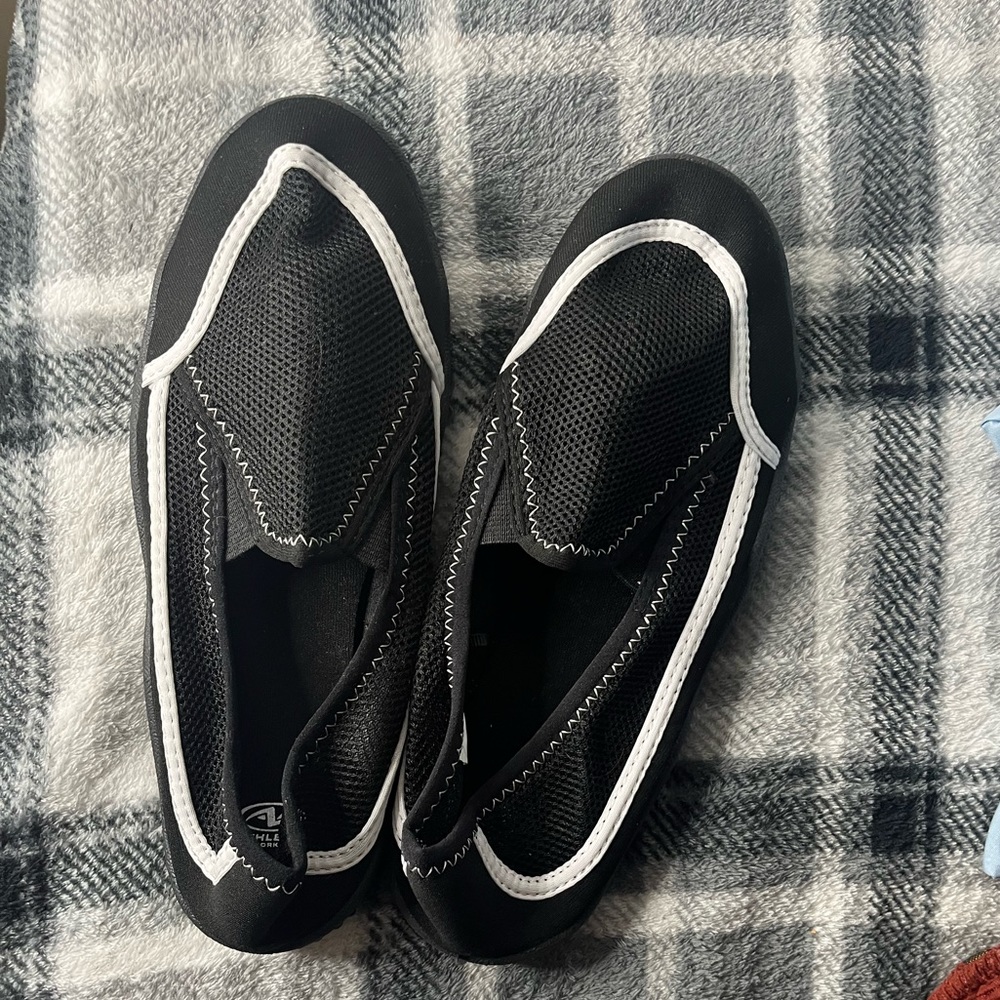 Womens swim shoes !!